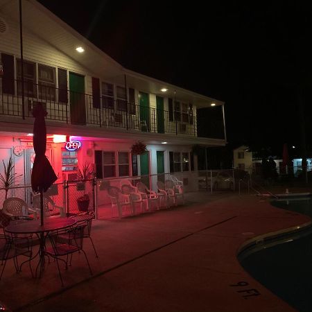 Colonial Motel Wisconsin Dells Exterior photo
